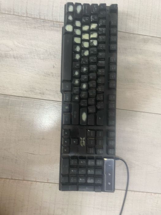 Клавиатура  цветящий