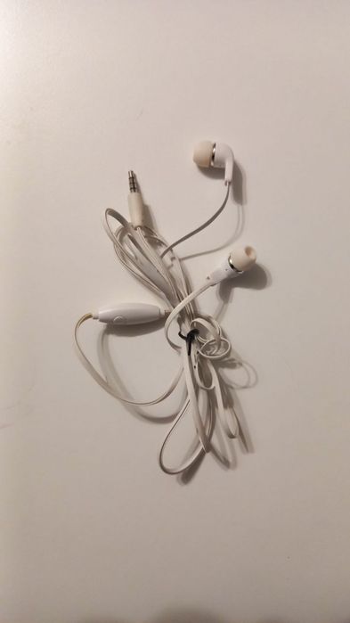 Diferite cabluri foto-video - HDMI, mini HDMI, USB, RCA,suport telefon