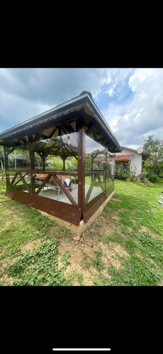 Ветроупорни завеси, тенти, сенници.