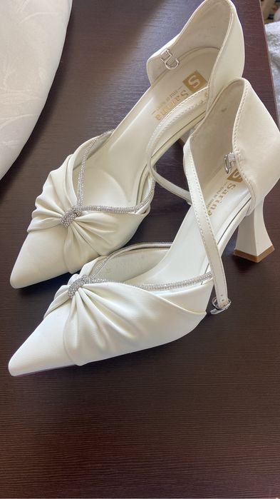 Срочно продам нежные красивые туфли