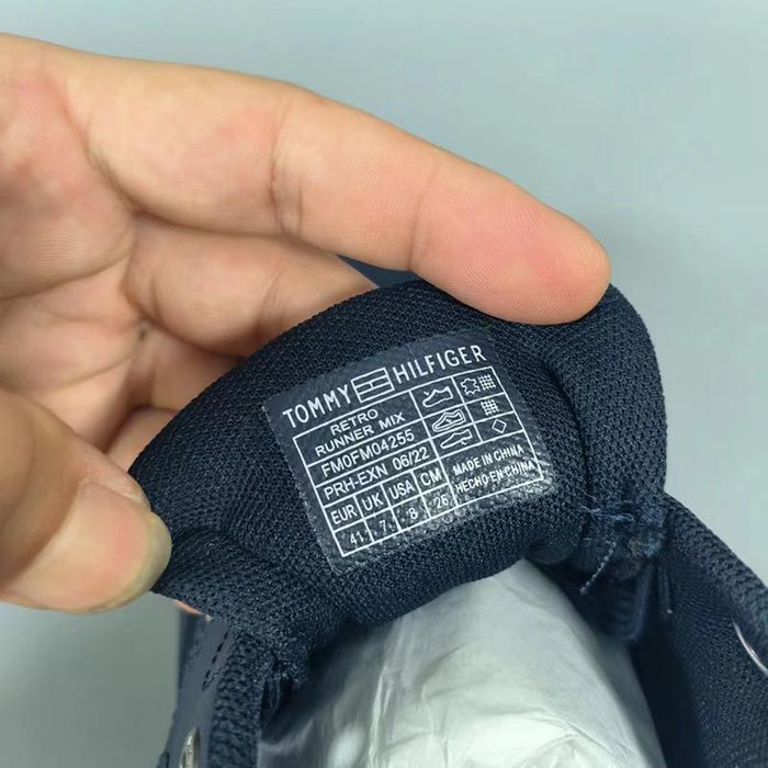 Кроссовки от бренда Tommy Hilfiger