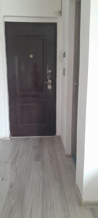 Închiriez garsoniera