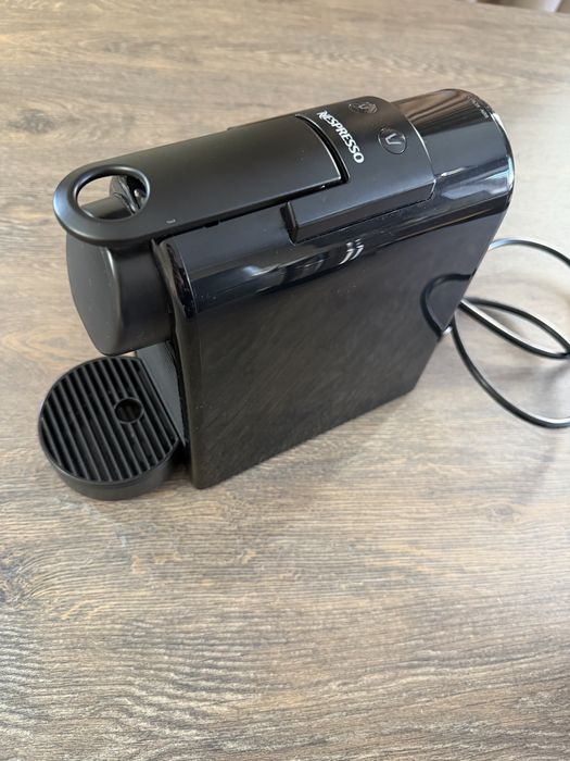 Продам капсульную кофемашину Nespresso