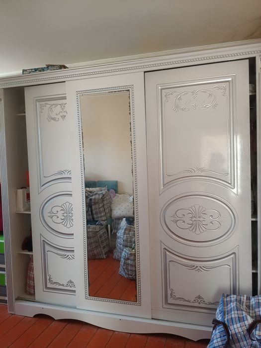Продам шкаф б/у лакированый