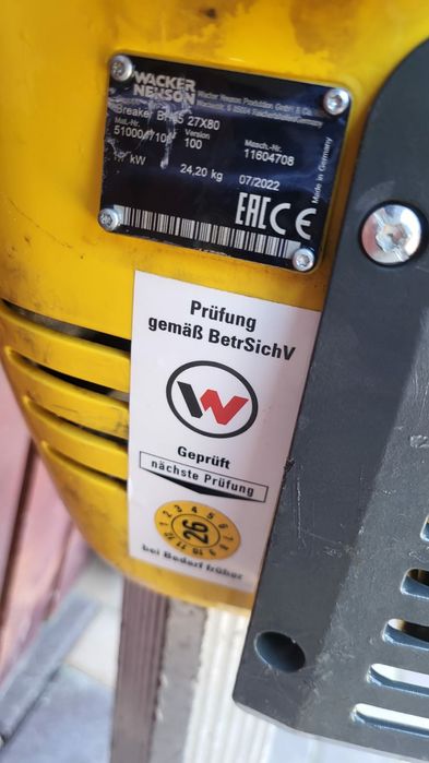 Demolator profesional Waker Neunson BH 65