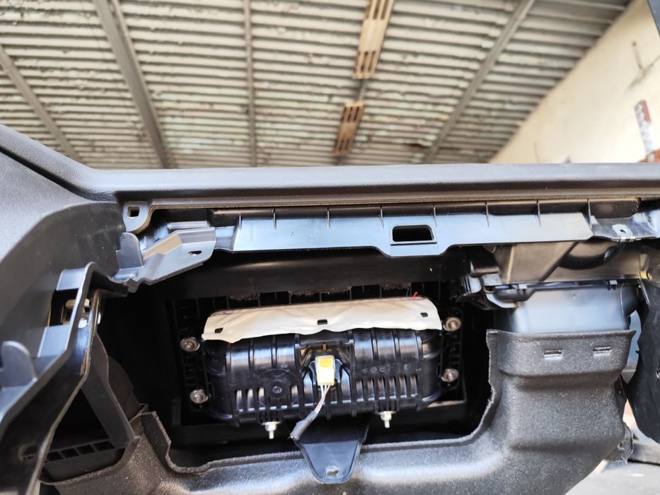 Арматурно табло и пасажерски Аербег за Tiguan 2017/2023 г