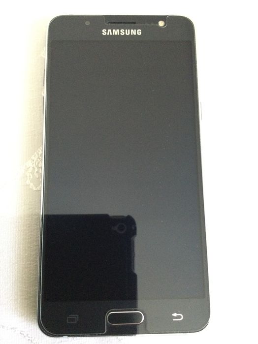 Смартфон Самсунг J-5