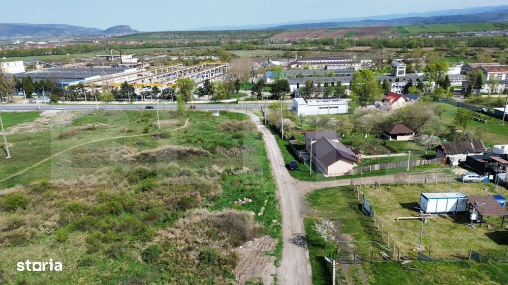 Teren extravilan de vanzare, 2.700 mp - zona Cristur