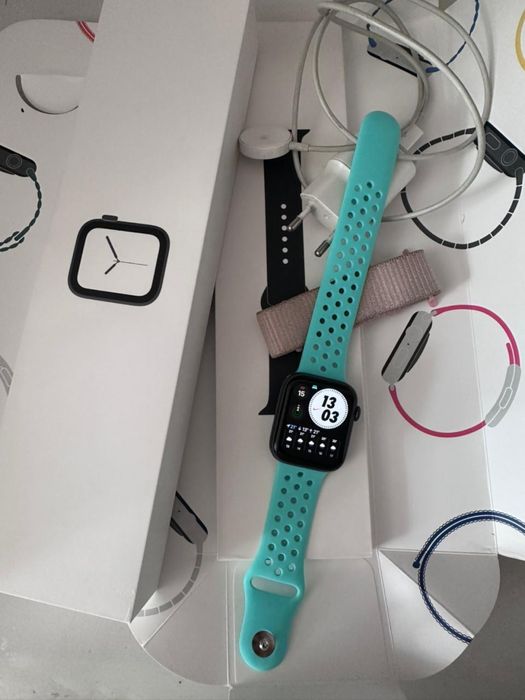 Продам Часы Apple Watch 4(42mm)