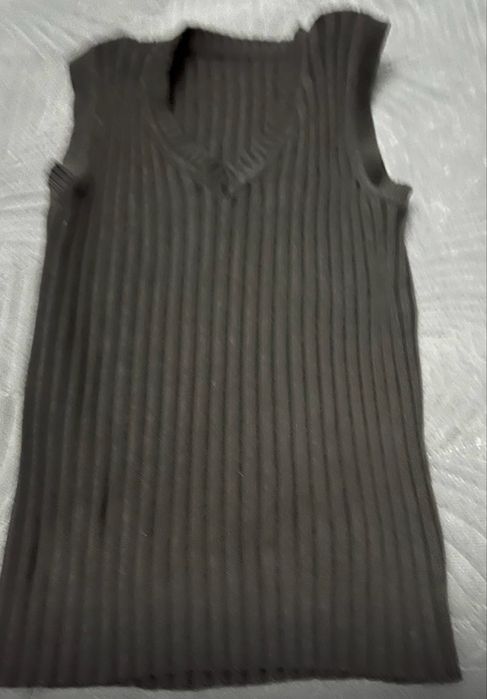 Красивые блузки и безрукавки.