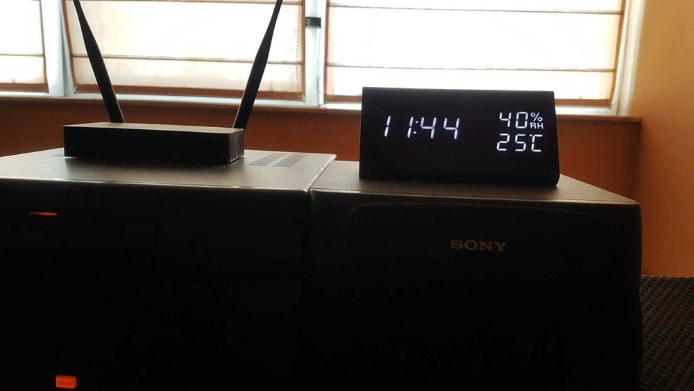 Стилен дървен LED часовник Будилник Термометър влажност