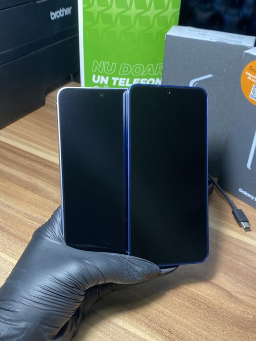 Samsung Galaxy s25• 128 GB •Navy / Icy Blue