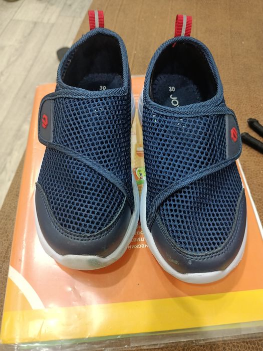 Продам лёгкие кросовки