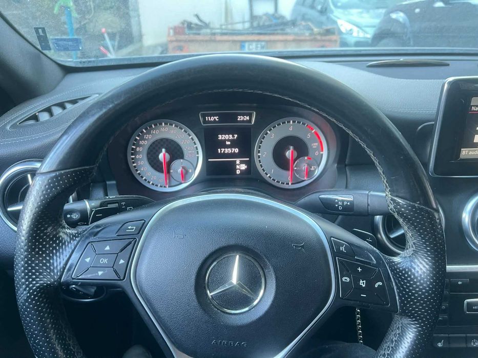 Mercedes Benz кола