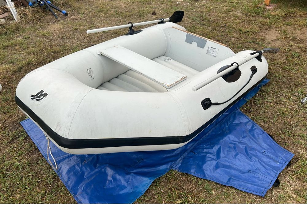Barca quicksilver ,2m , barca este  in stare  foarte  buna