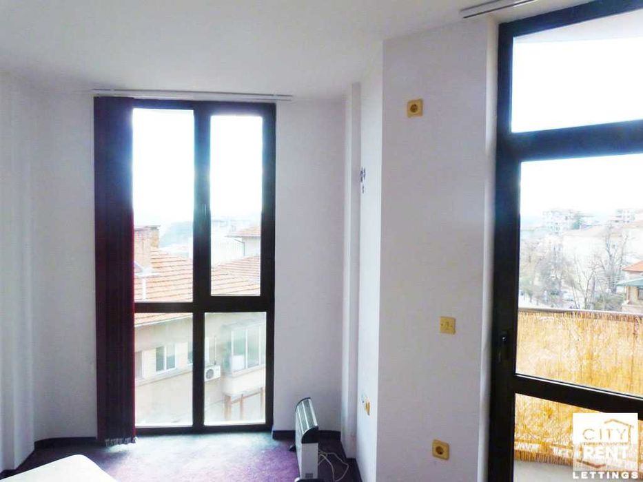 Дава се под наем Двустаен апартамент в Велико Търново, Център - 60 кв.м за 330 € - Снимка #3