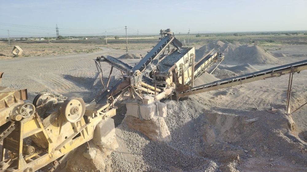 Tosh maydalash (drobilka) zavodi sotiladi.