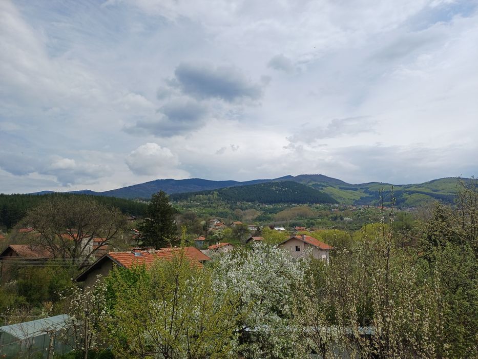 Къща в с.Драгичево с красива панорама