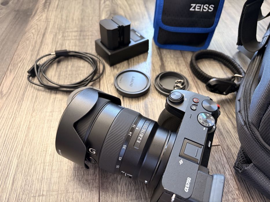 Sony A6700 Body cu accesorii si Obiectiv E 16-55mm f2.8 G SEL1655G