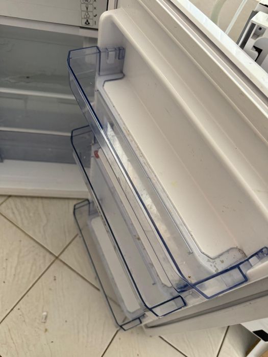 Хладилник с малка камера