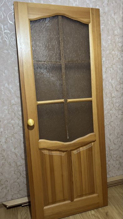 дверь деревянная