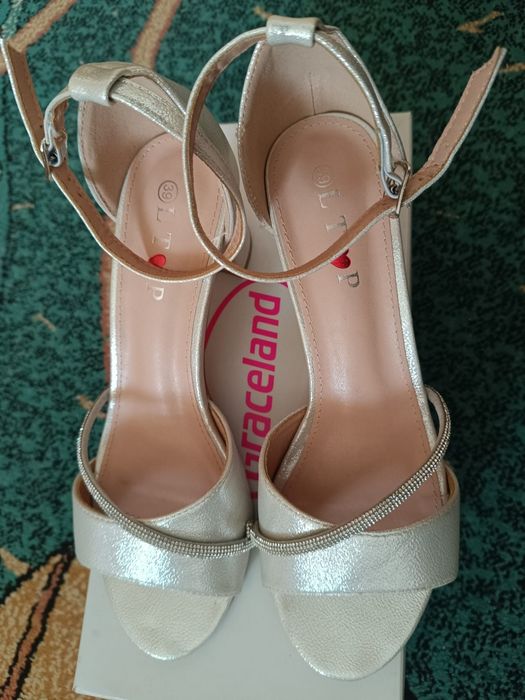 Pantofi eleganti argintii