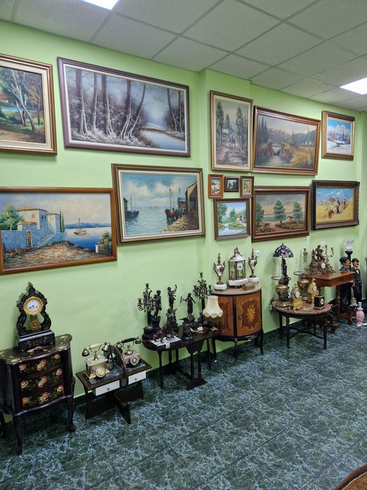 Чудесна антикварна белгийска бронзова масичка с мраморен плот