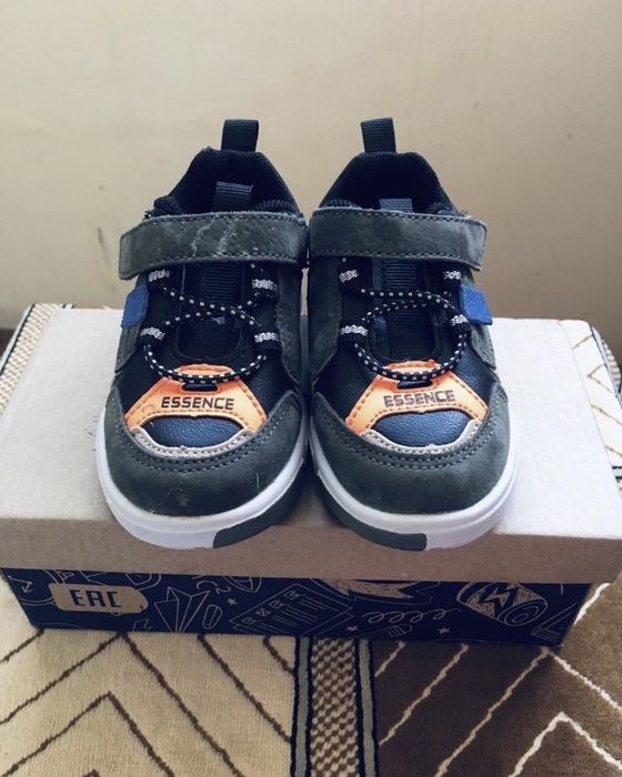 Новые  крассовки на 1-1,5 года