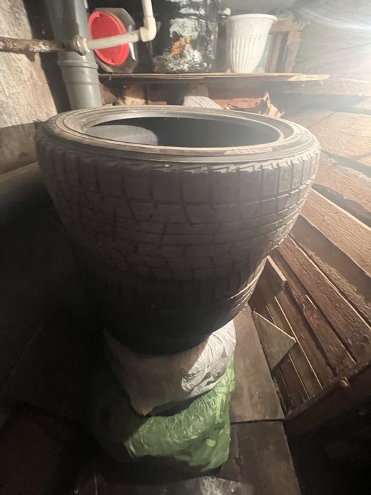 Продам шины на 18