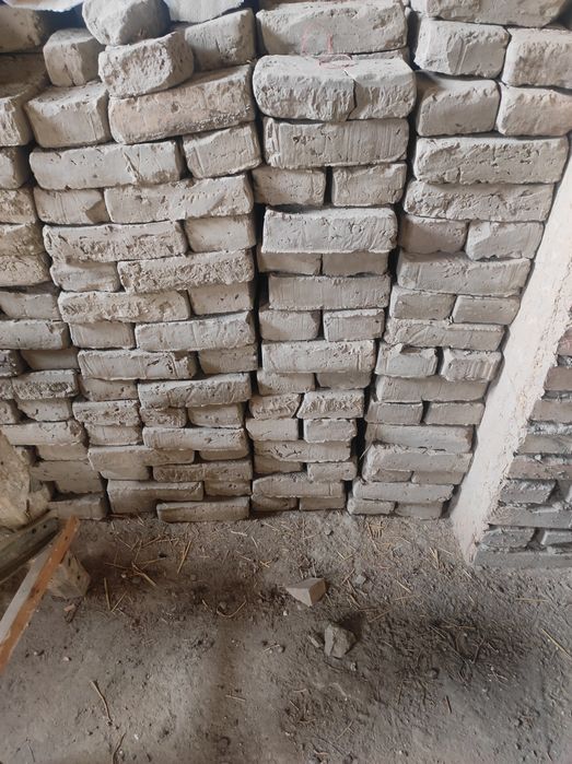 хом гишт . кирпич