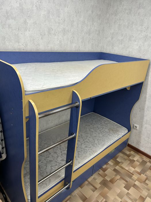 Двух-яростная кровать