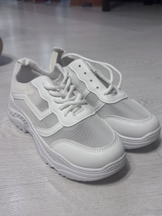 Продам кроссовки