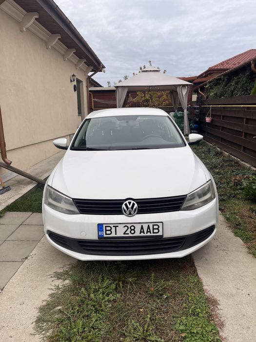 Volkswagen Jetta III, 1.2 TSI, 2012 – 106 CP | 2 seturi de anvelope | Negociabil  Vând Volkswagen Jetta III, an 2012, motor 1.2 TSI