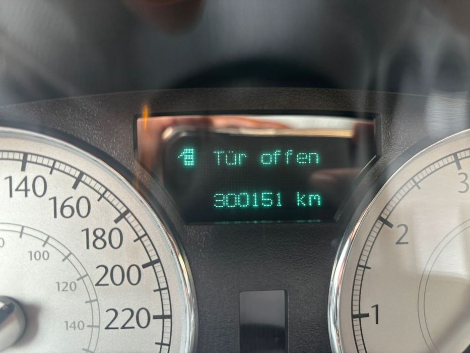 Chrysler 300c  Моля сериозни купувачи