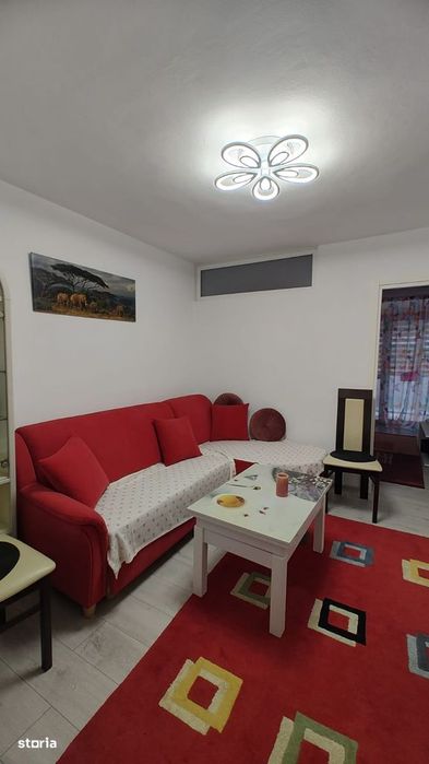 De inchiriat apartament 3 camere