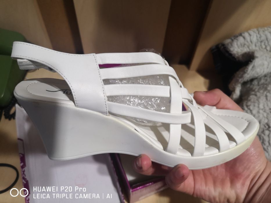 Продам босоножки женские