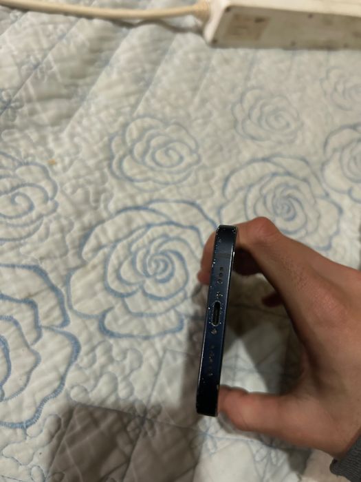 Iphone 12             .