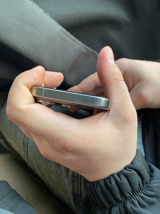 Продам Iphone 15 pro