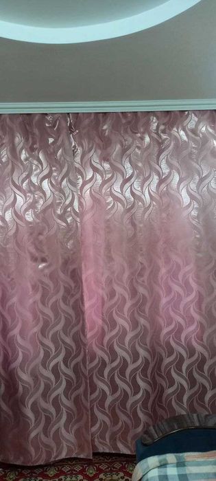 Продам 2 шелковые розовые занавески