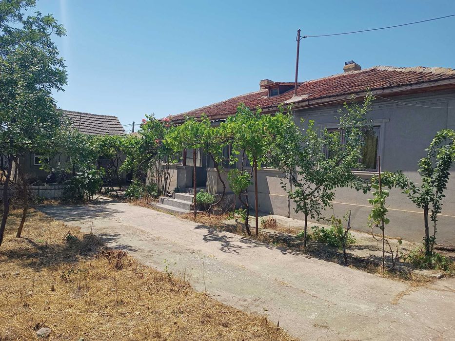 Casa locuibila + Teren generos 3550 mp, intravilan – Comuna Baia, Judetul Tulcea