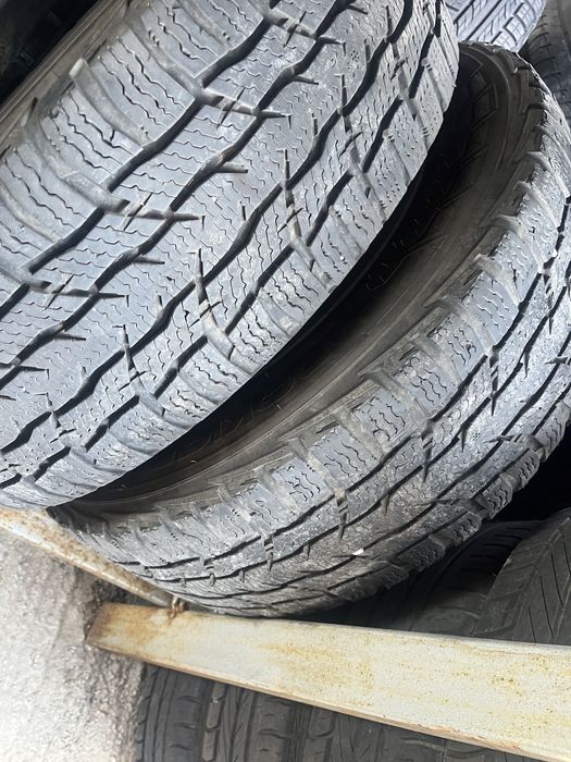 Гуми 215 60 17C Nokian