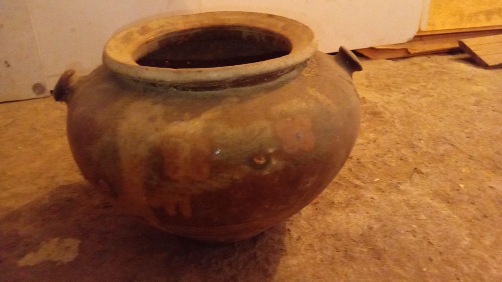 Антики: Грънци,чайници, бъклица, др