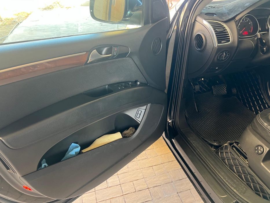 Ауди Q7 автомобиль