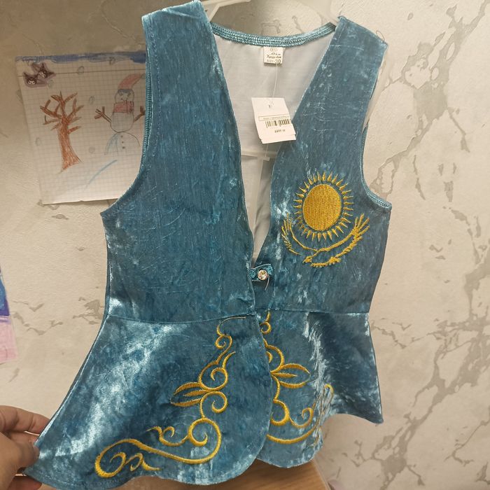 Продам жилетку в  национальном стиле.
