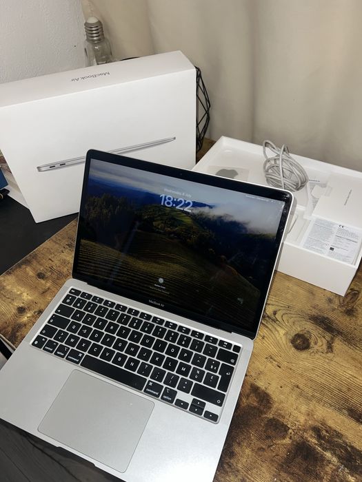 MacBook Air 13” M1 (2020) – 8GB RAM / 256GB SSD – Space Gray – Stare excelentă