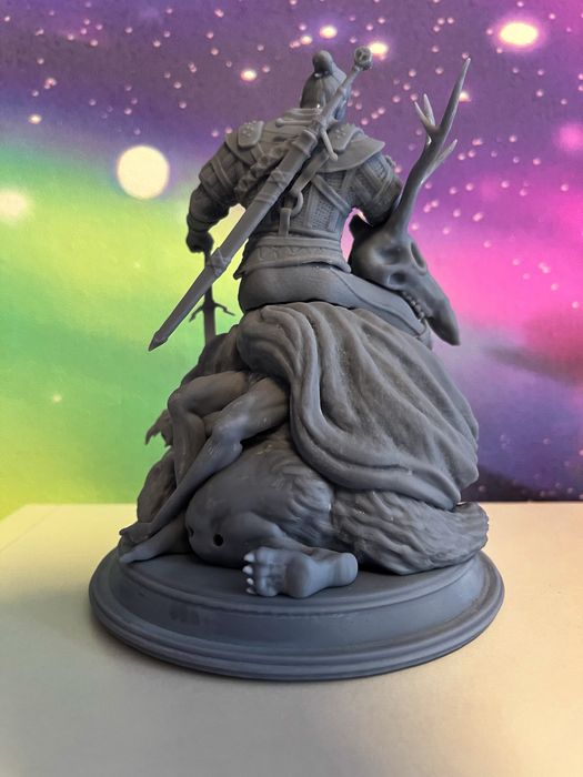 Продам фигурку геральда .