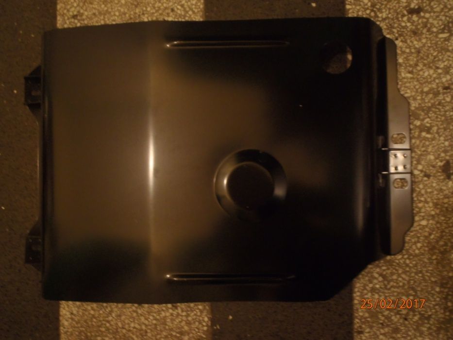 Резервоар Land Rover Defender предпазител – ЧИСТО НОВ