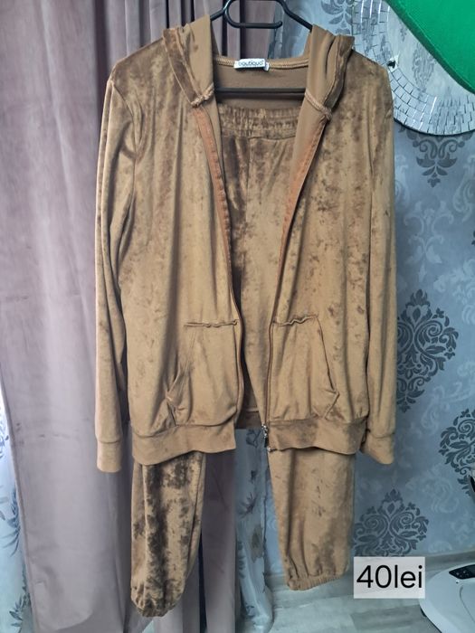 Vînd haine în stare bună