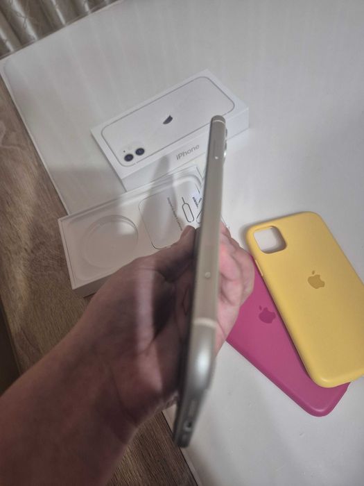 Apple iPhone 11 бял цвят