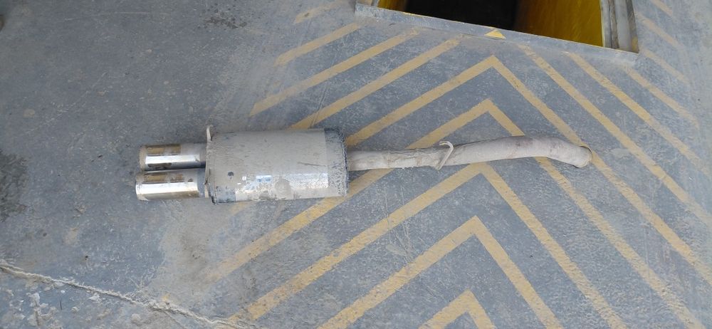 Глушитель Ауди . Вмв. Ауди универсал келе береді.